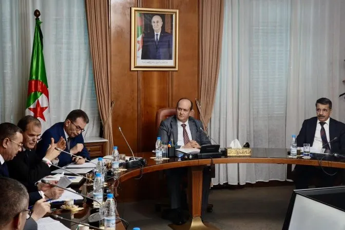 الوزير الأول يترأس اجتماعًا للحكومة