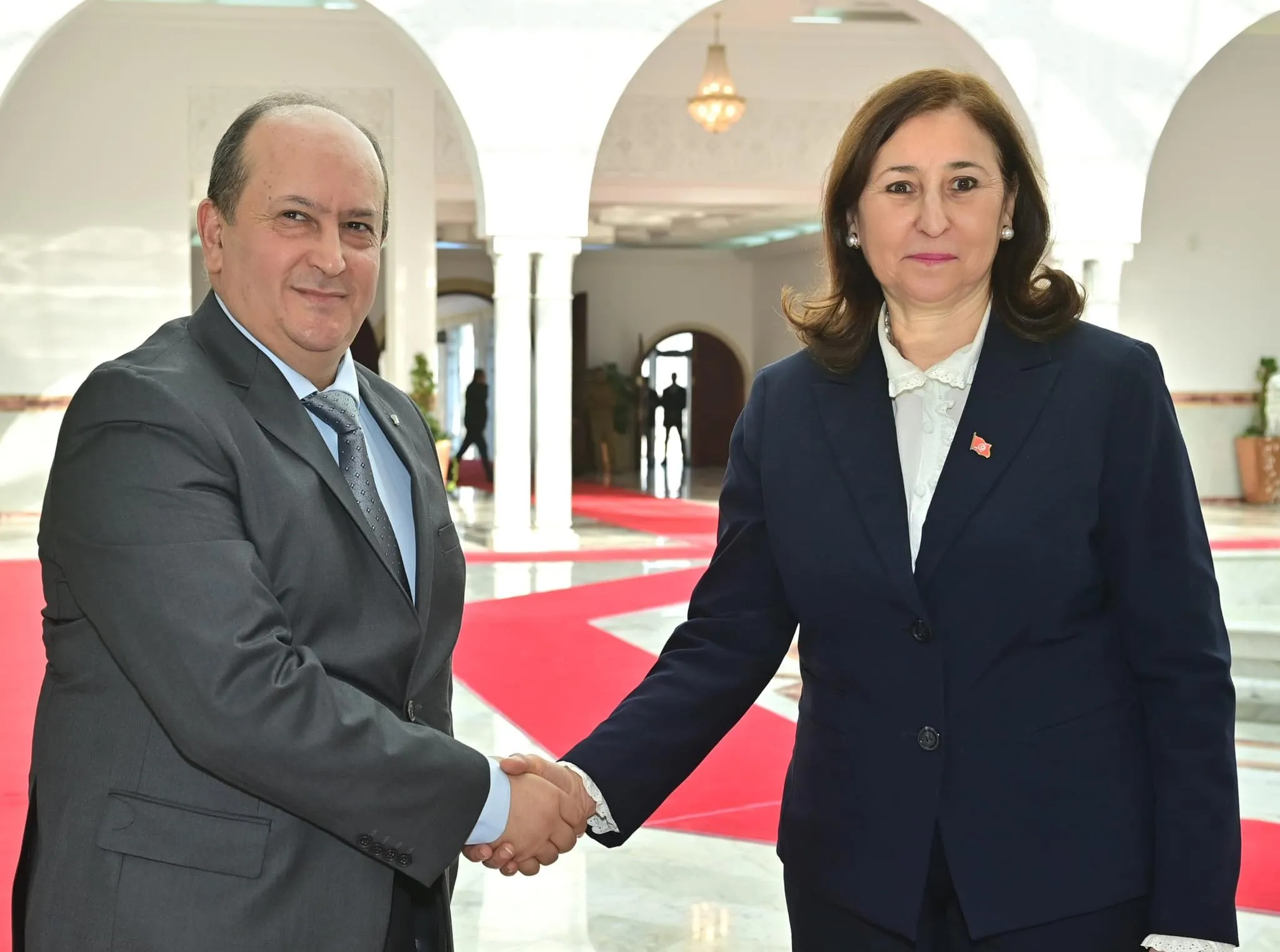 الوزير الأول يحلّ بتونس مرفوقًا بوفد وزاري هام