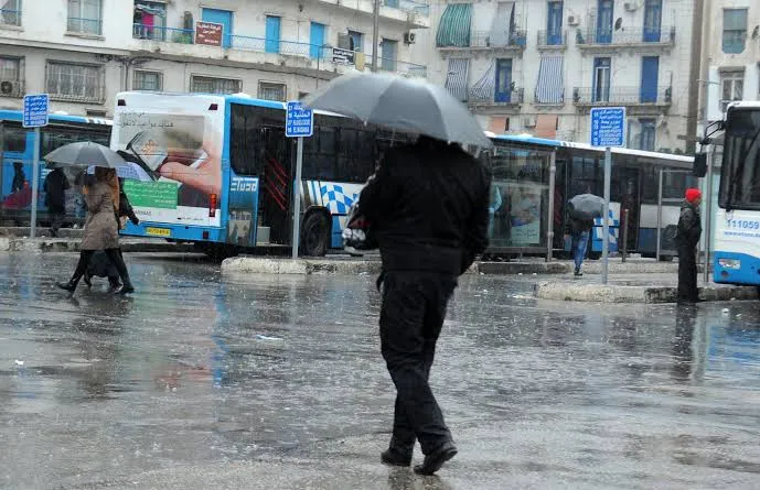 أمطار رعدية غزيرة في المناطق الوسطى والغربية