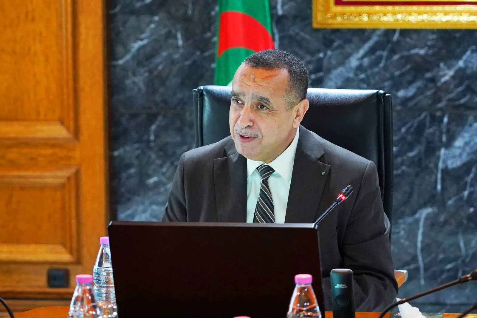 وزير الطاقة يعقد اجتماعا لفحص منصتي سلطة ضبط الكهرباء والغاز