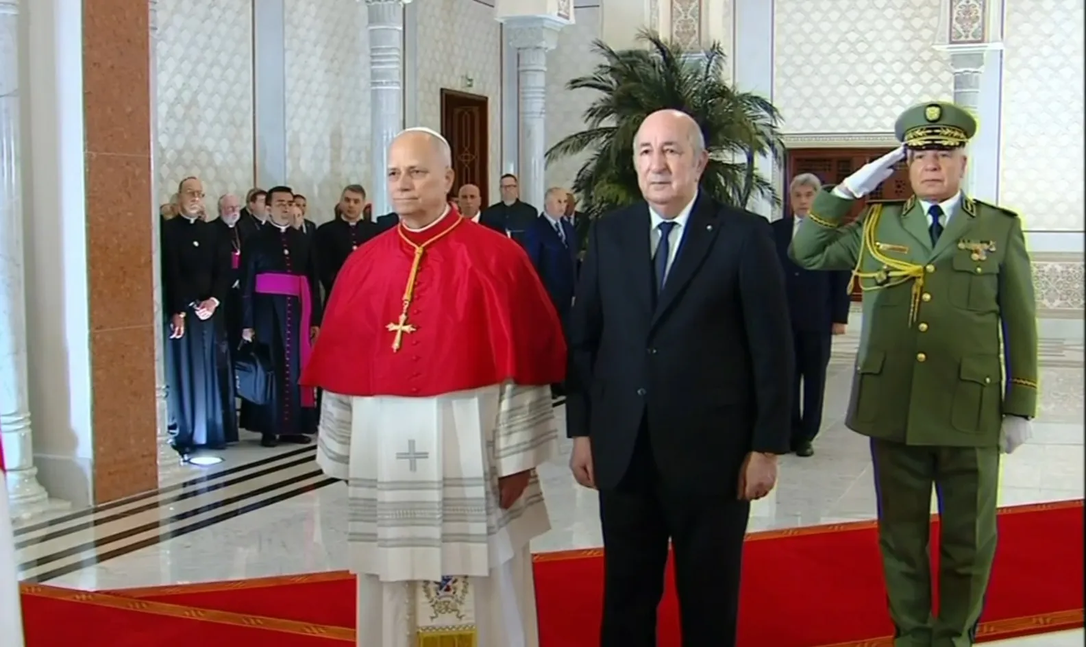 الرئيس تبون يجري محادثات ثنائية رفقة بابا الفاتيكان