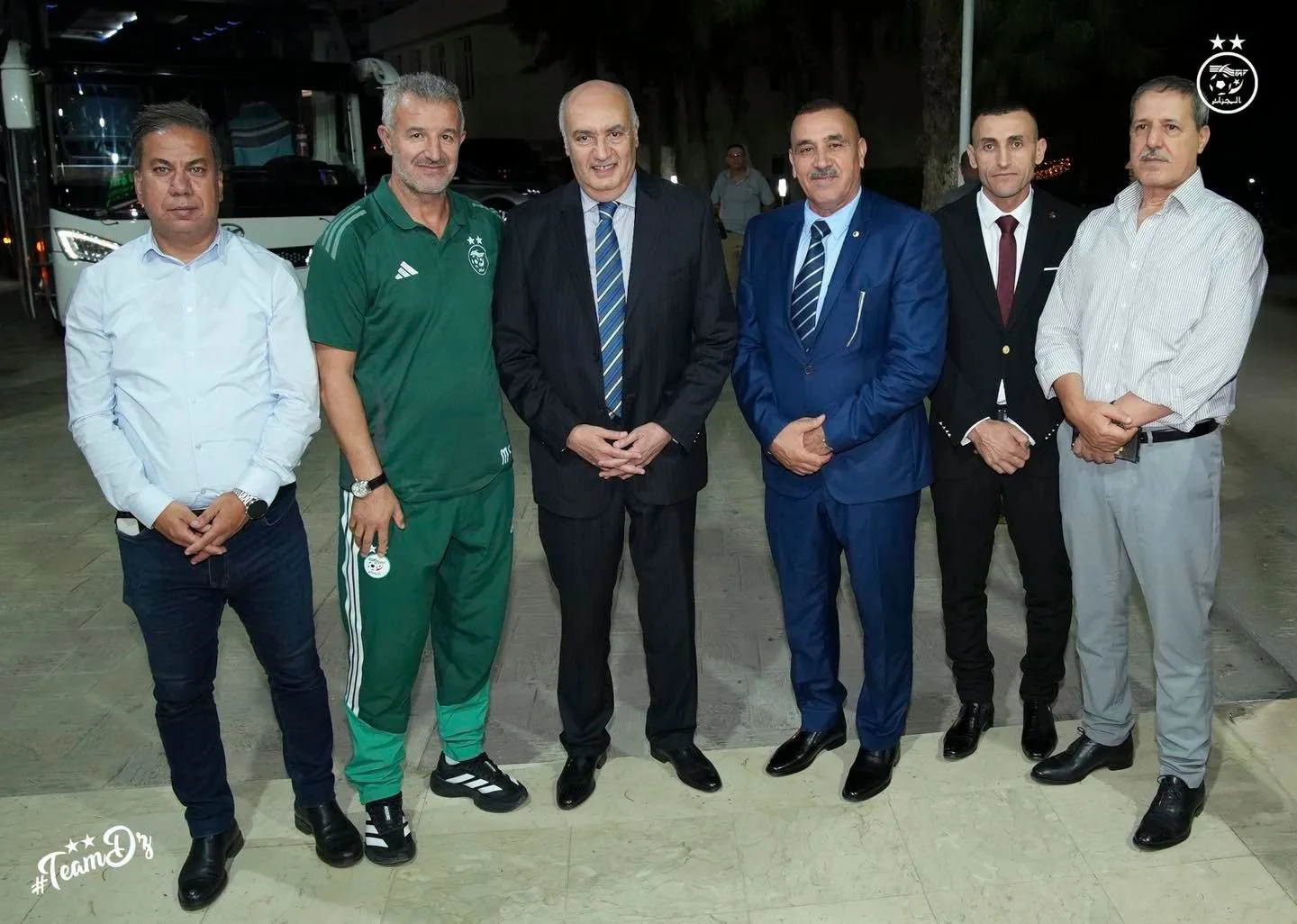المنتخب الوطني يحل بتيزي وزو استعدادا لمواجهة النيجر في مباراة ودية