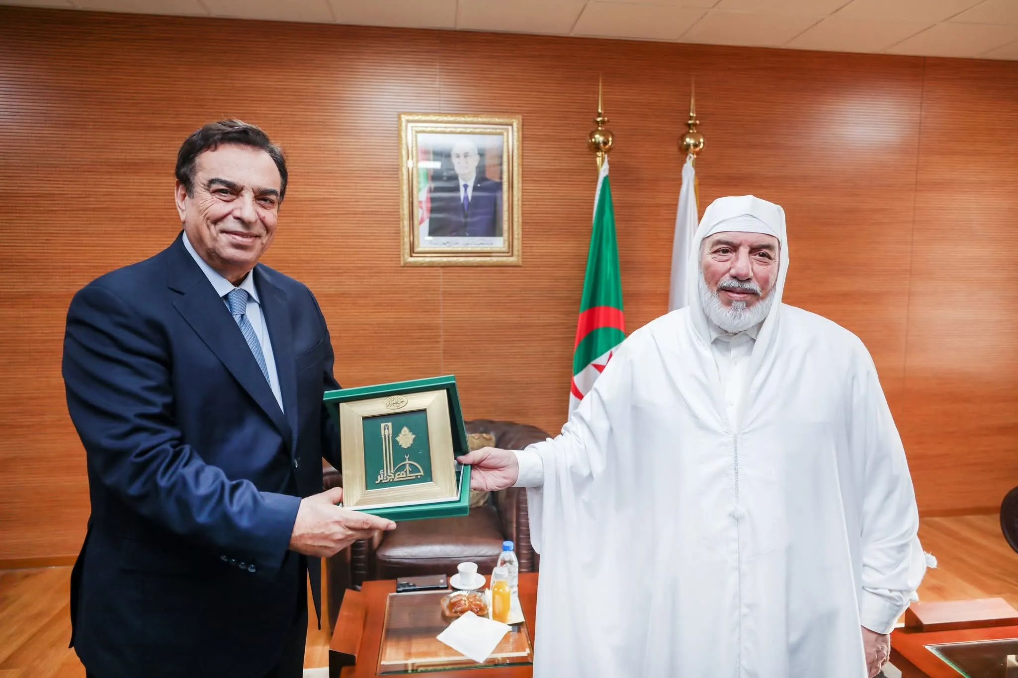 عميد جامع الجزائر يستقبل الإعلامي اللبناني جورج قرداحي