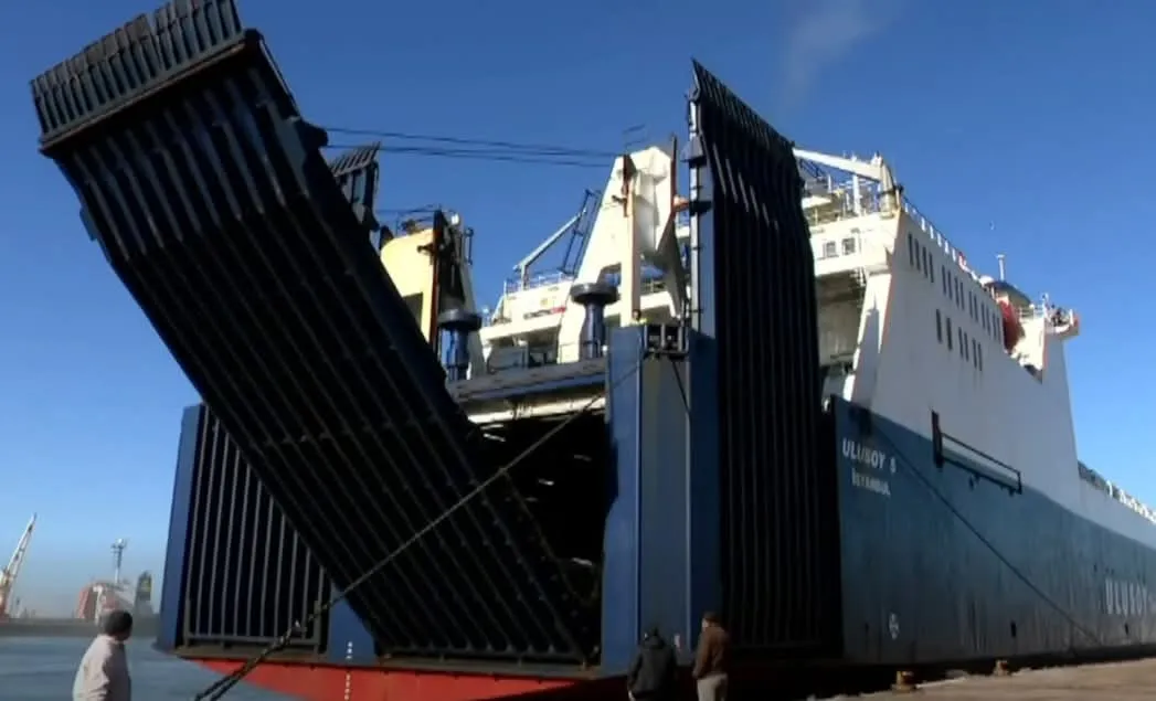 ميناء مستغانم: وصول شحنة جديدة من الحافلات المستوردة