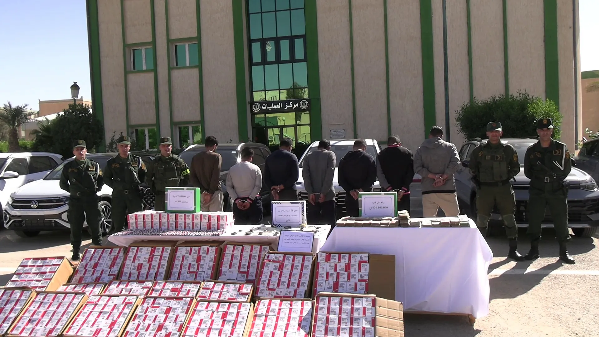 الوادي..الاطاحة بـ 8 مهربين وحجز 26 سيارة سياحية