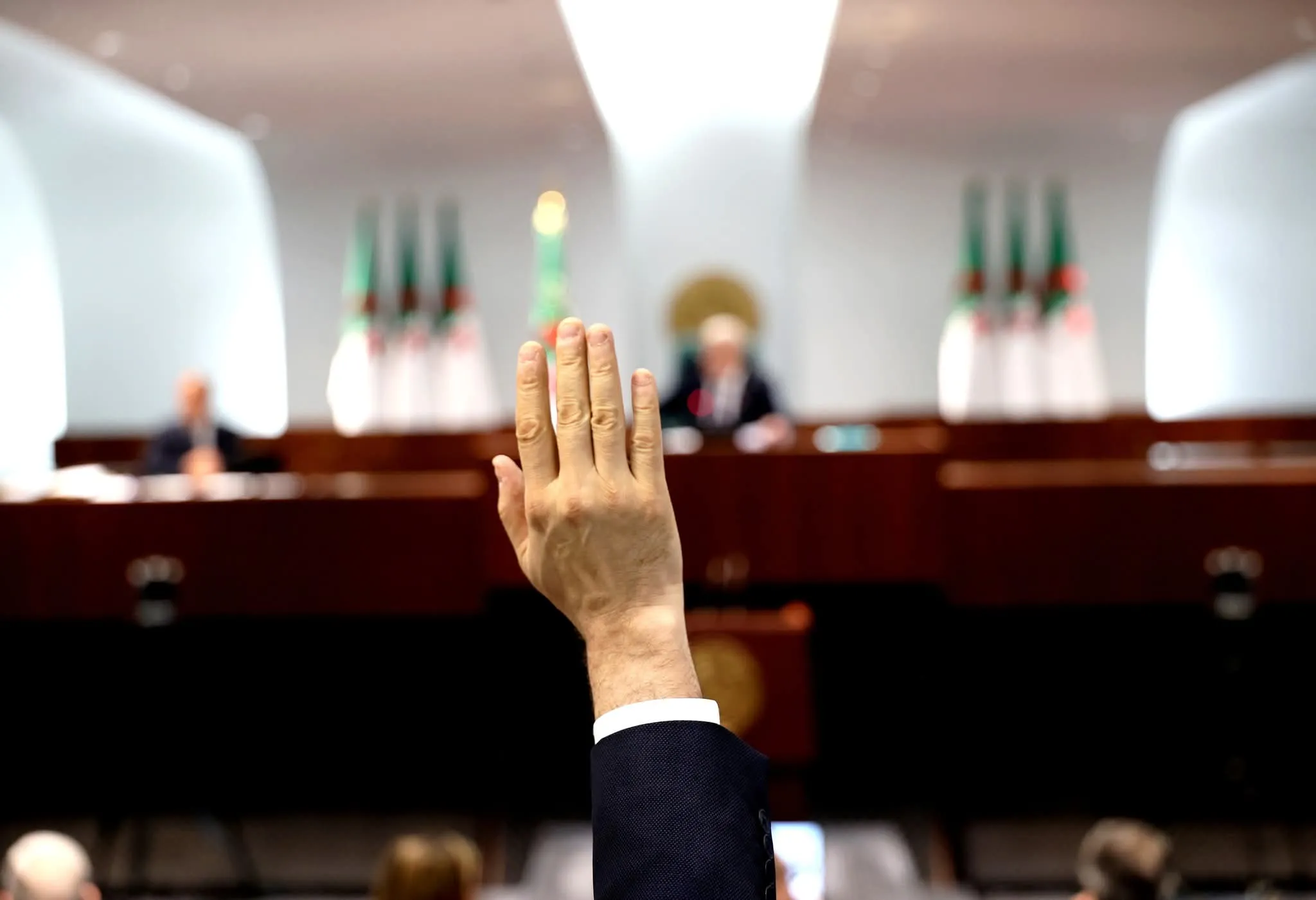 البرلمان يُصادق على القانون العضوي للأحزاب السياسية