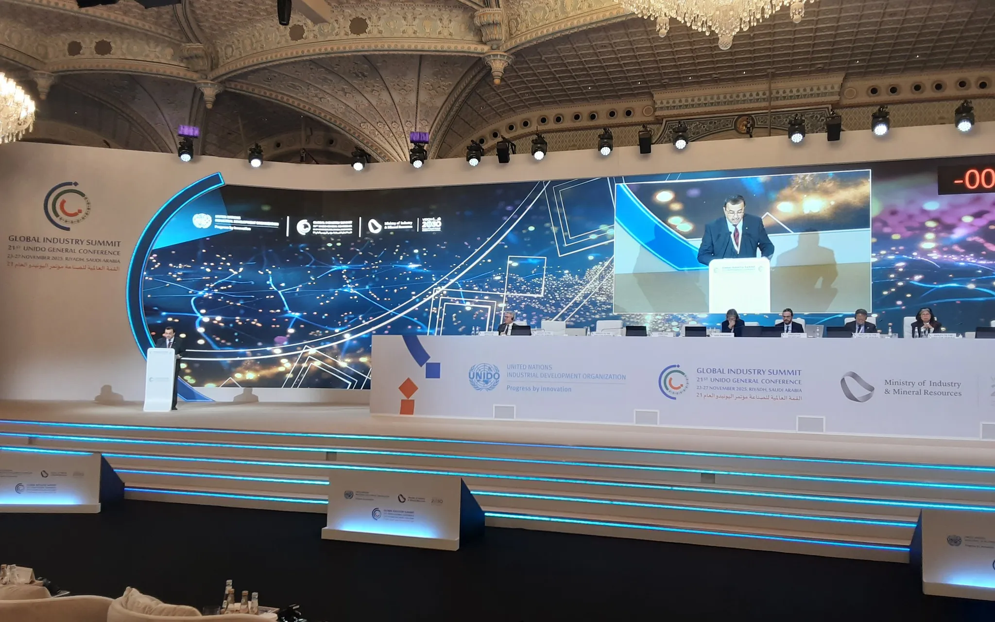 قمة الصناعة العالمية: عرقاب يبرز الإمكانات الهائلة للجزائر