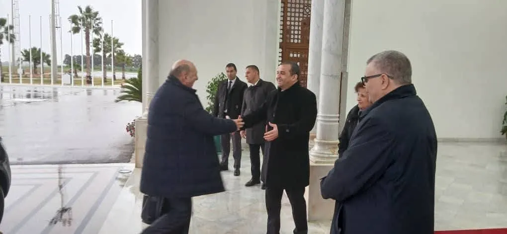 وزير البيئة وأمن الطاقة الإيطالي يحل بالجزائر