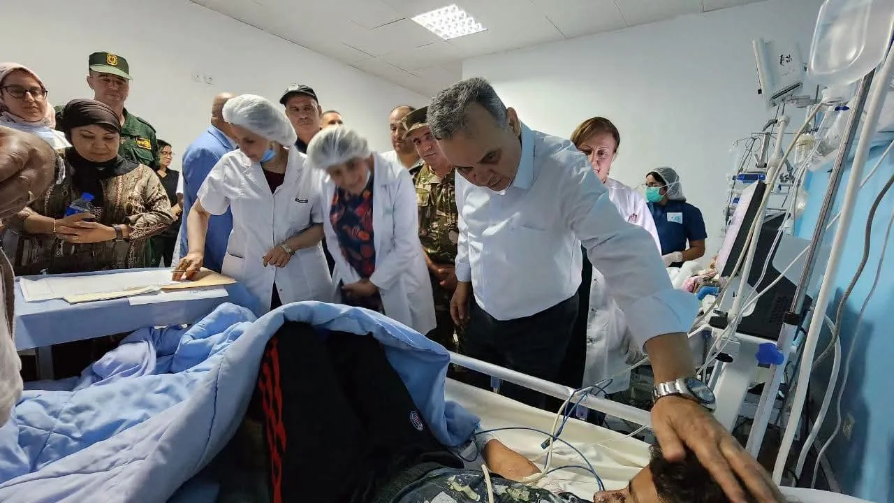 والي وهران يتفقد المصابين الذين تم إجلاؤهم من حرائق جيجل