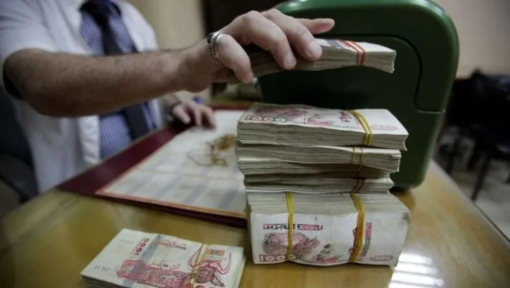 وزير العمل يكشف عن موعد صب الزيادات في منح المتقاعدين