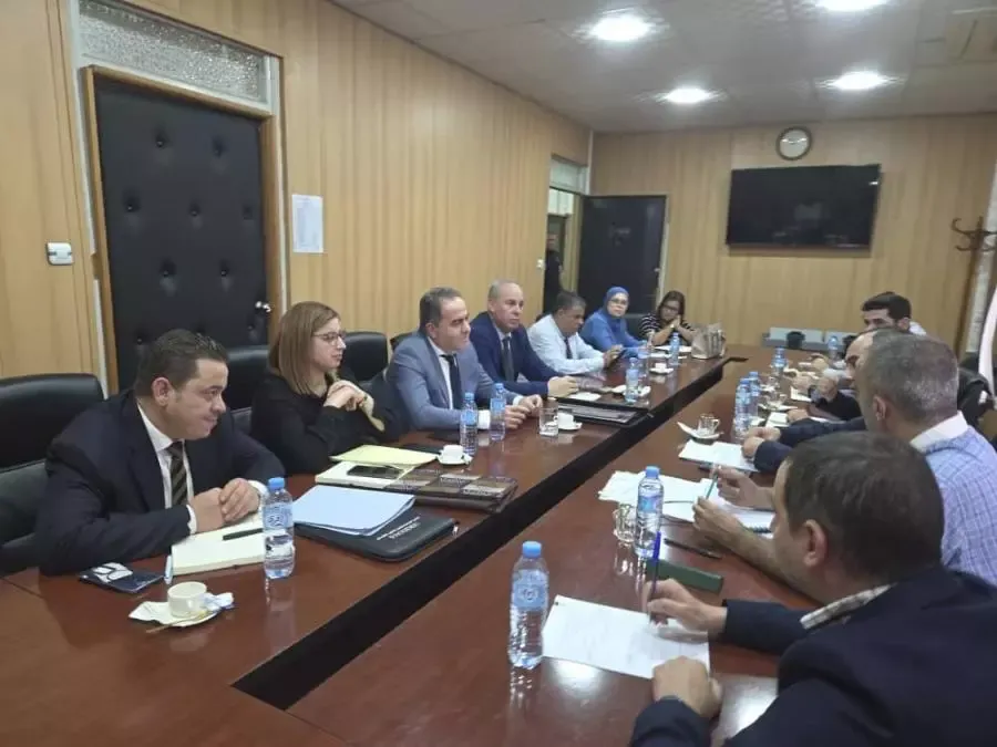 اجتماع تنسيقي لتوفير العتاد الفلاحي ومرافقة المصدرين