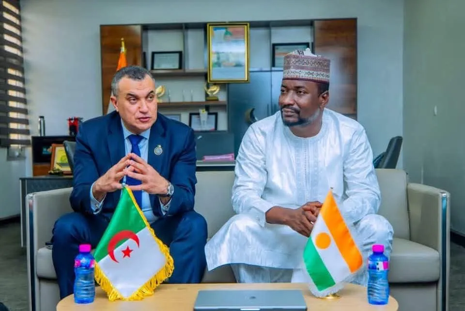 نيامي تسعى للاستفادة من التجربة الجزائرية في قطاع البريد والمواصلات