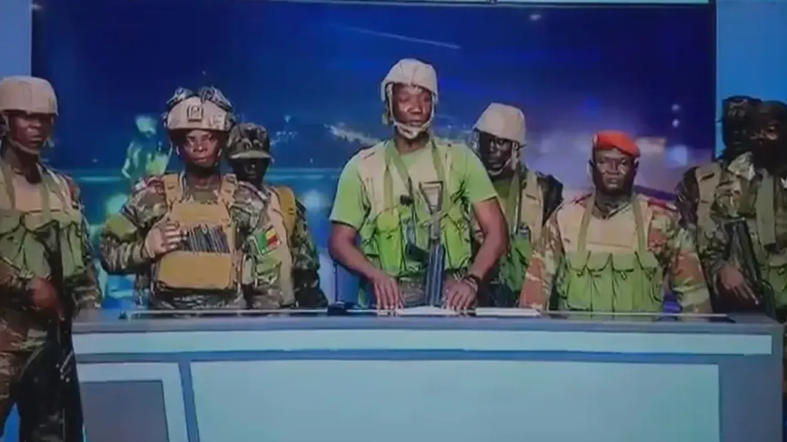 انقلاب في بنين..عسكريون يعلنون الإطاحة بالرئيس تالون وتعطيل الدستور