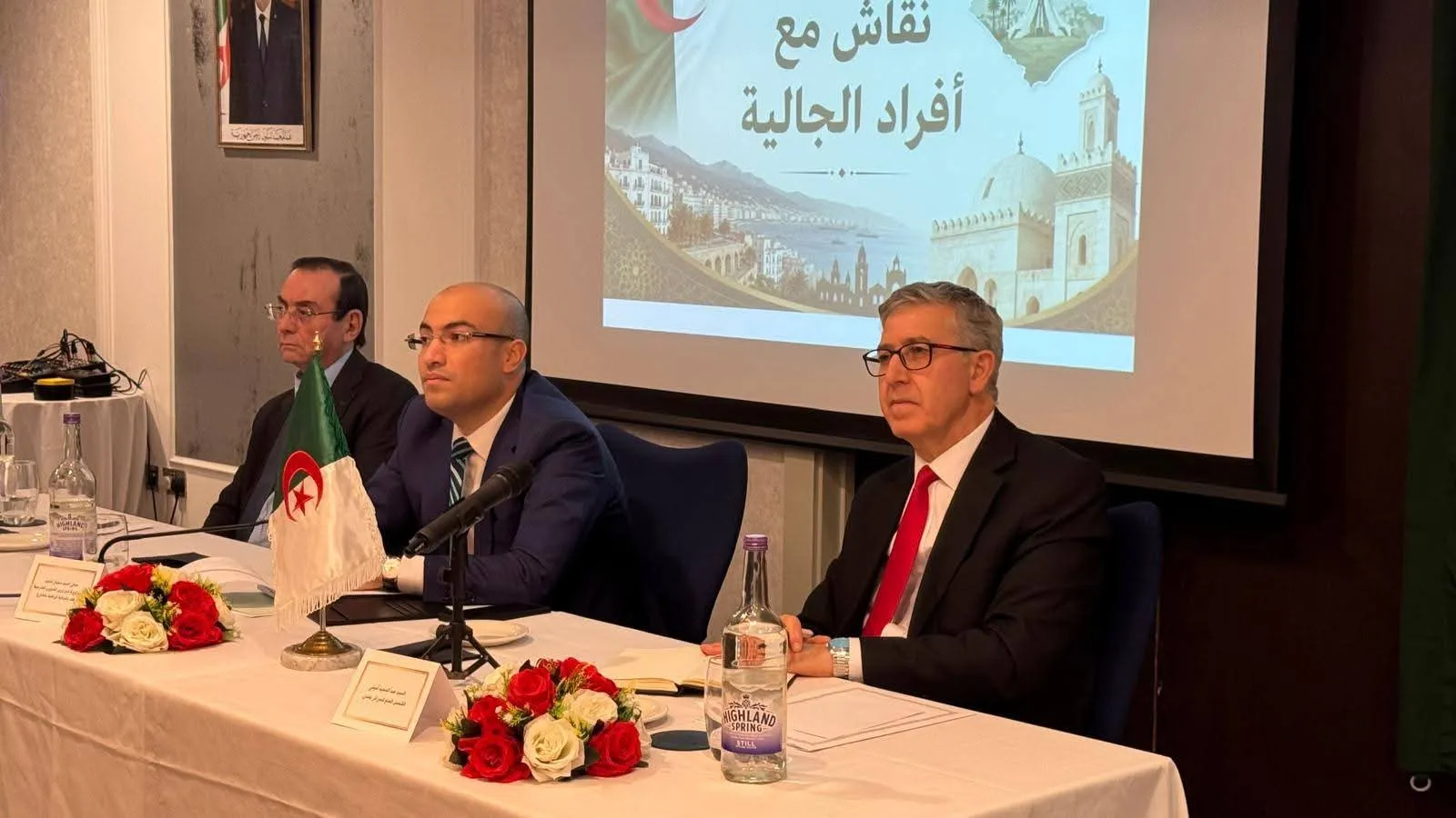 الربط الجوي والرقمنة في صدارة لقاء شايب بجزائريي مانشستر