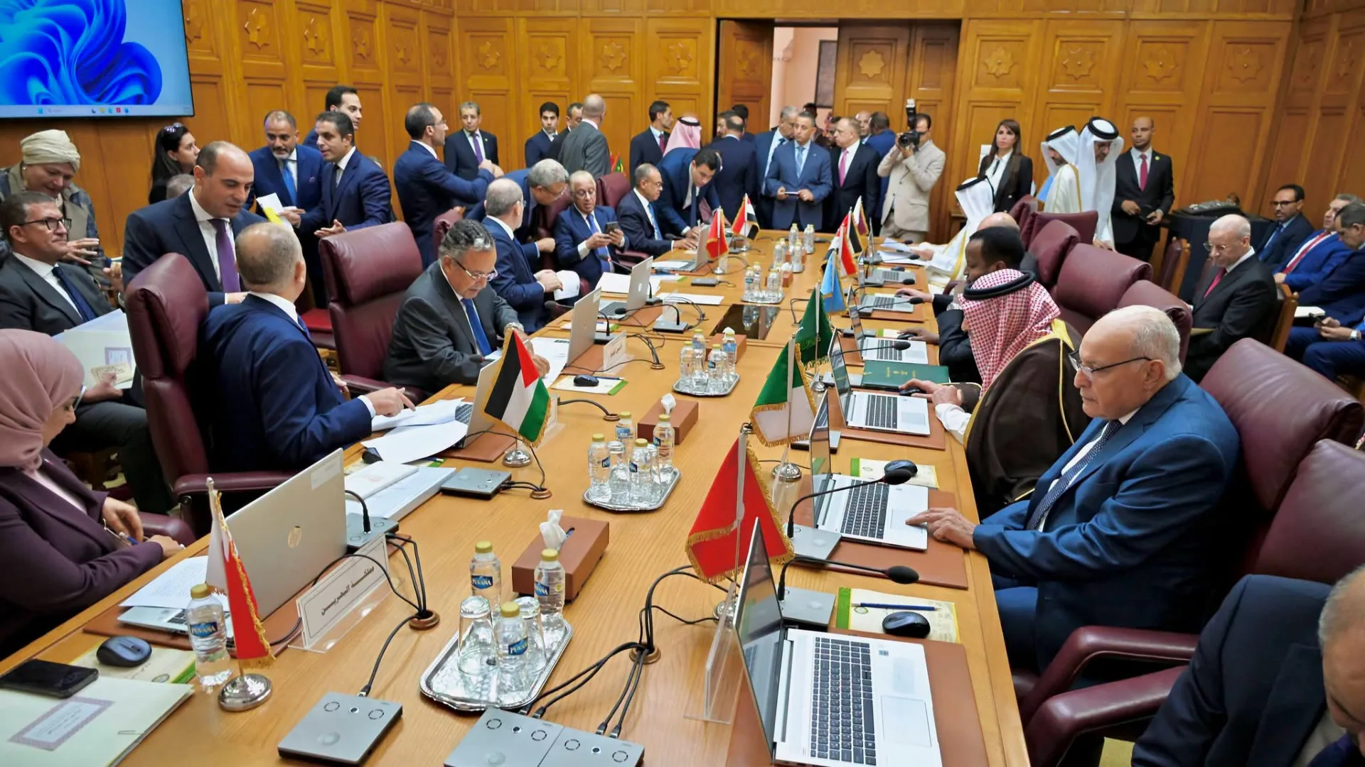 عطاف يشارك في اجتماع اللجنة العربية المكلفة بالتحرك لمواجهة السياسات الصهيونية غير القانونية
