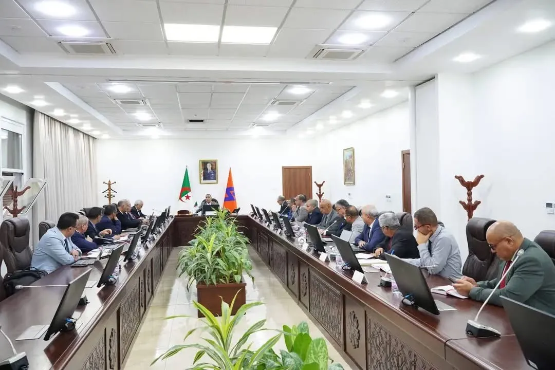 عجال يعقد اجتماعين لتقييم أداء هيئات القطاع وتحسين الخدمة العمومية