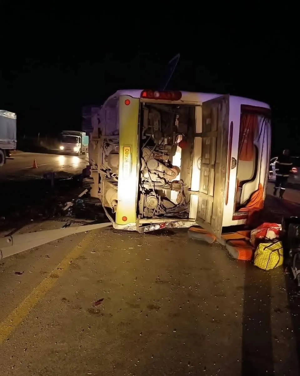 وفاة شخص وإصابة 16 آخرين في حادث انقلاب حافلة بقسنطينة