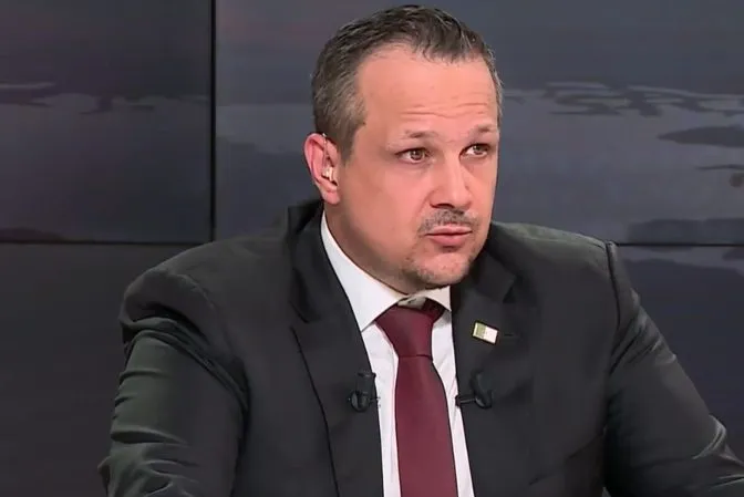 إخلاء سبيل الصحافي والمحلل بقناة الجزائر الدولية مهدي غزار