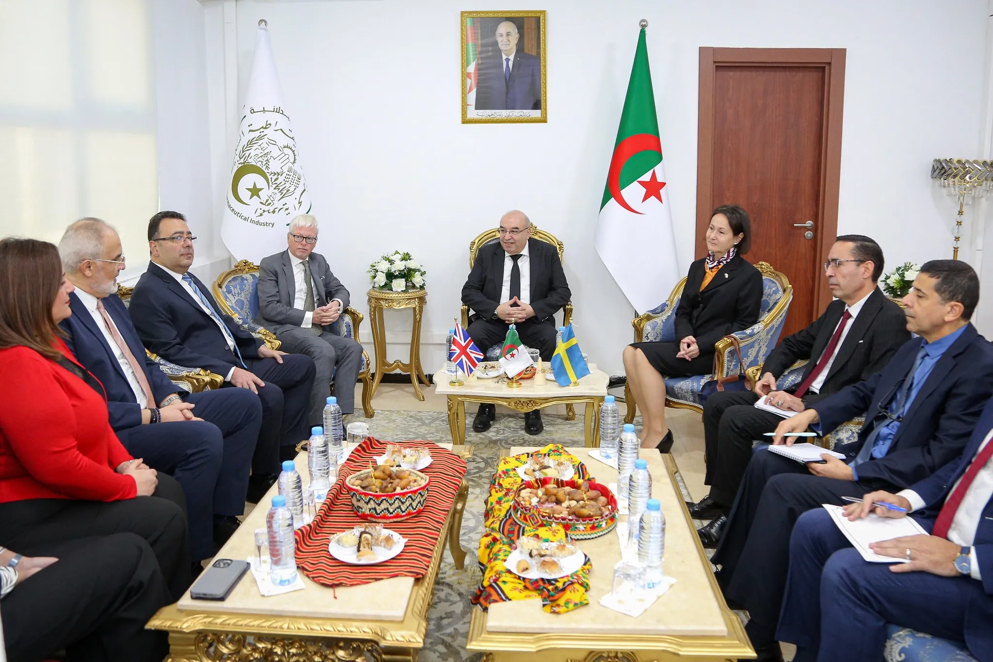 الجزائر تبحث مع السويد وبريطانيا فرص الاستثمار في الصناعة الصيدلانية