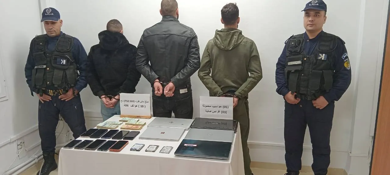 تزور الوثائق الرسمية.. الإطاحة بعصابة نصب واحتيال