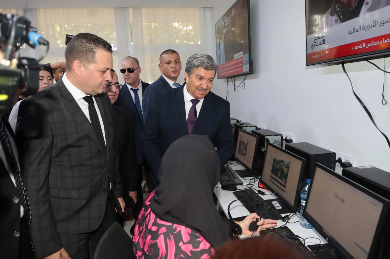 وزير الاتصال زهير بوعمامة يتفقد مؤسسات إعلامية وطنية