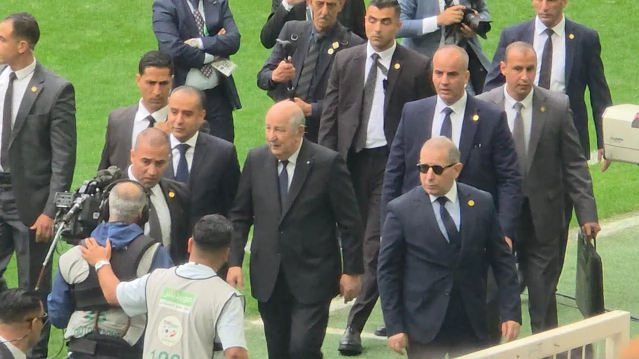 الرئيس تبون يحل بملعب “نيلسون مانديلا” لحضور نهائي كأس الجزائر
