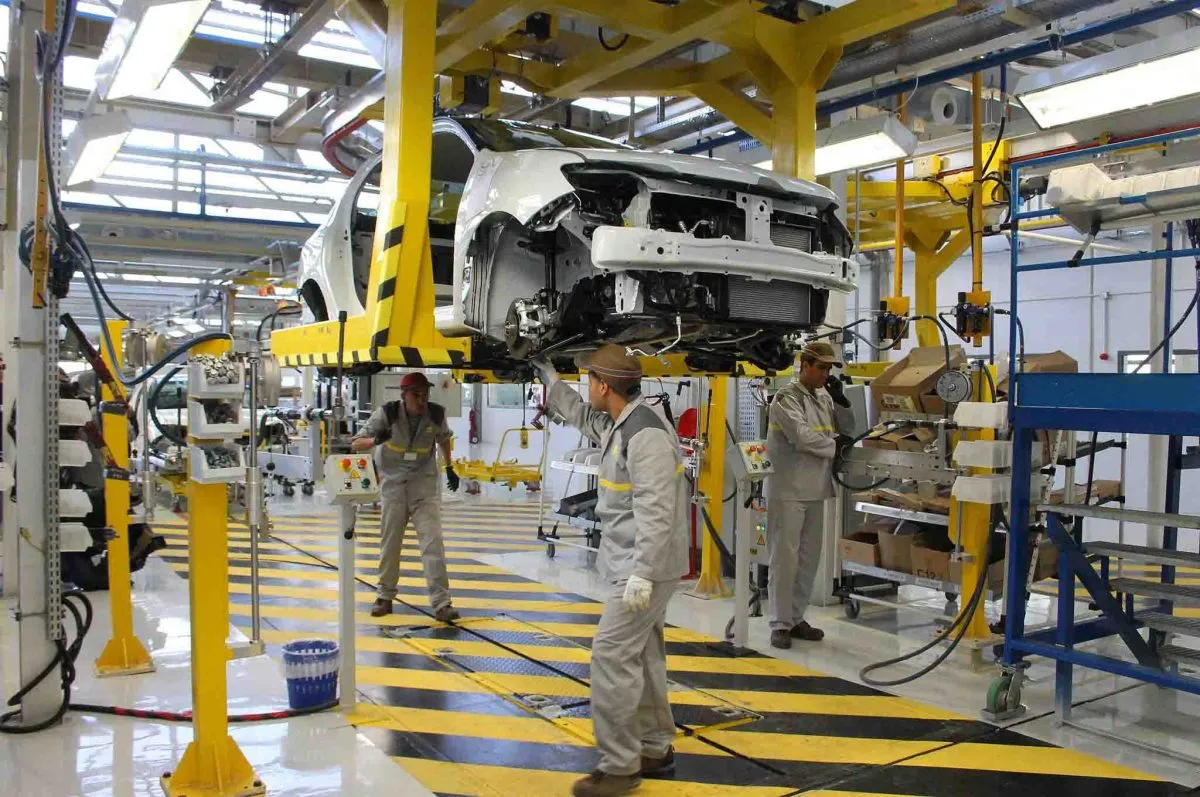 دعوة مصنّعي السيارات الإيطاليين لاستغلال فرص الامتيازات بالجزائر