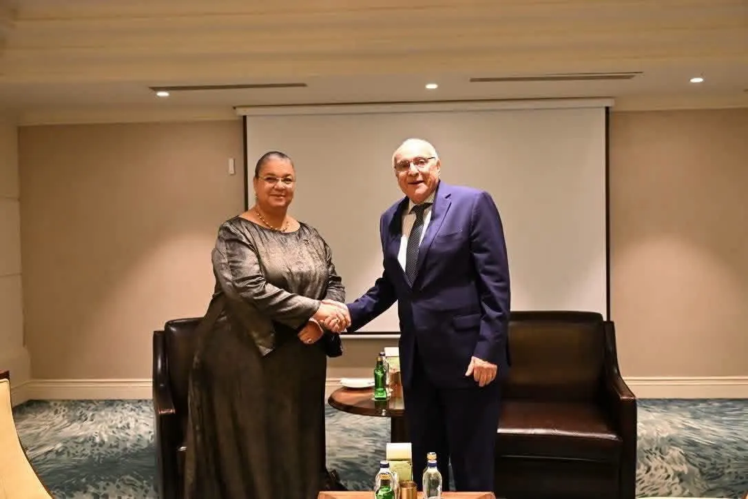 عطاف يجري محادثات ثنائية مع رئيسة بعثة الأمم المتحدة للدعم في ليبيا