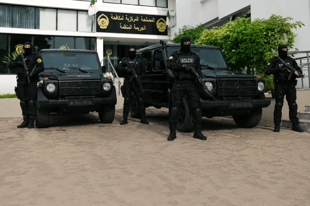 الإطاحة بعصابة كبدت شركة تبغ خسارة مالية قاربت 1000 مليار سنتيم