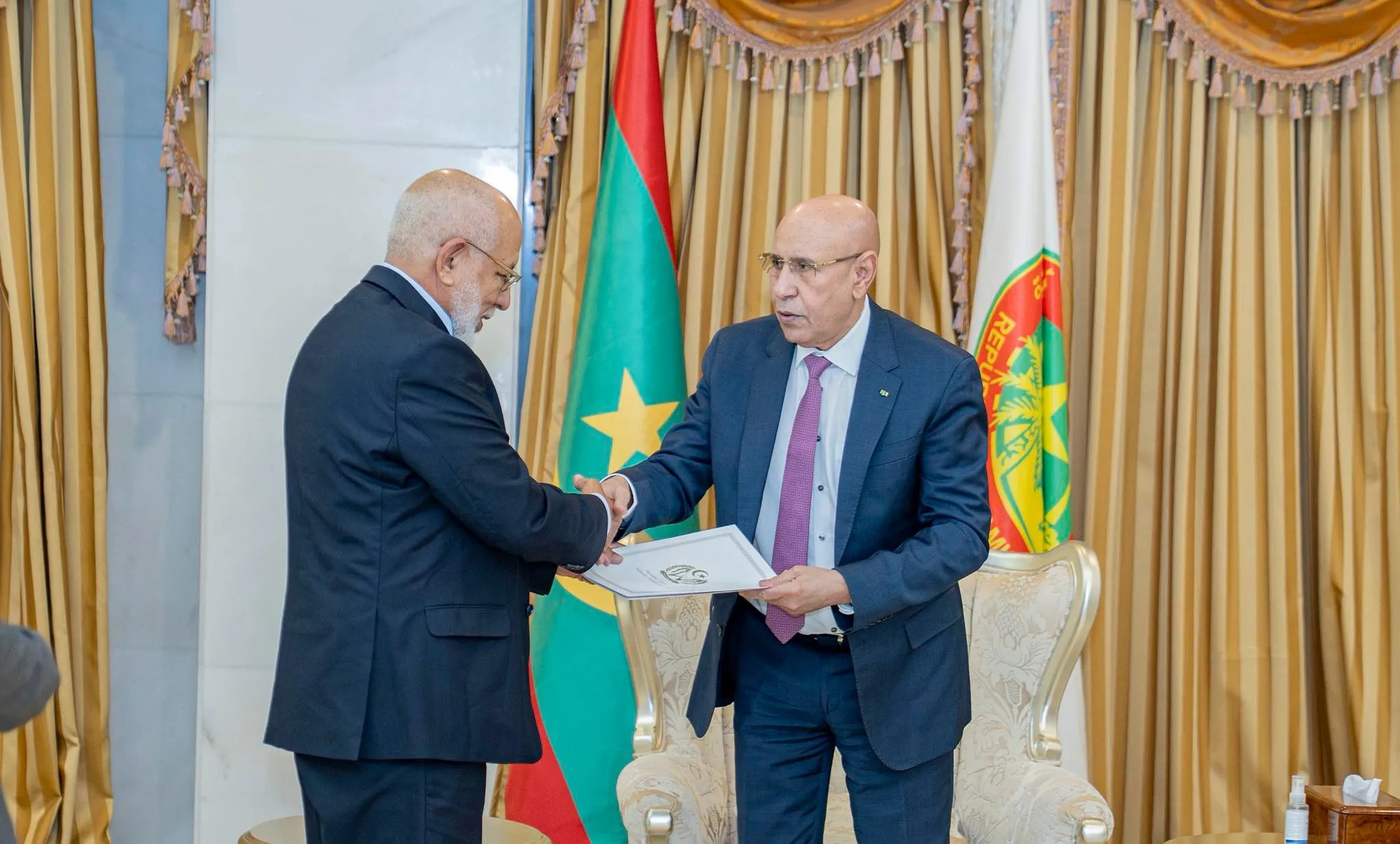 رئيس موريتانيا يستقبل وفدا صحراويا بالقصر الرئاسي