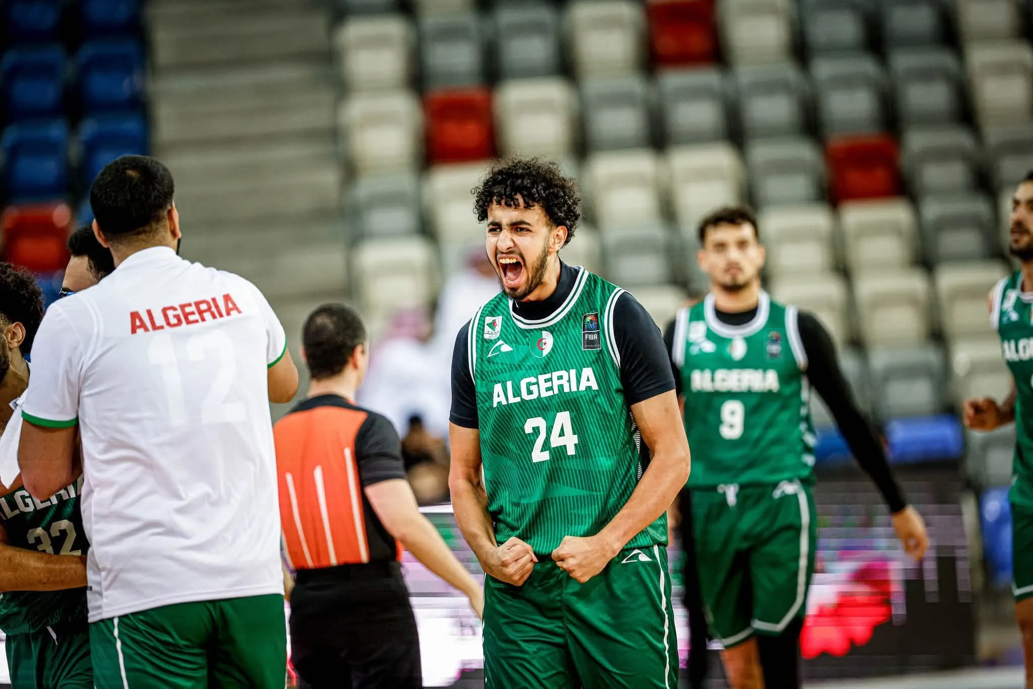 المنتخب الوطني يتوج بلقب البطولة العربية لكرة السلة في البحرين