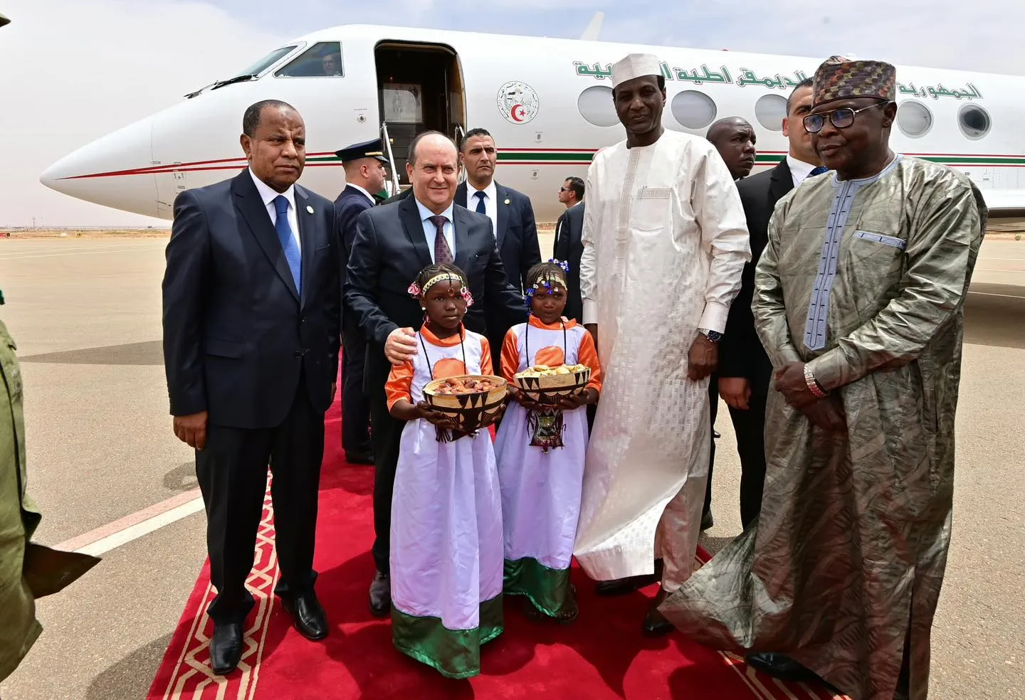 الوزير الأول سيفي غريب يشرع في زيارة رسمية لجمهورية النيجر
