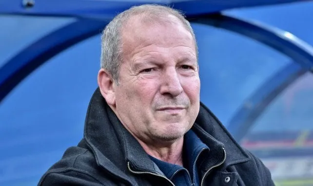 وفاة المدرب السابق لنادي اتحاد الجزائر رولاند كوربيس