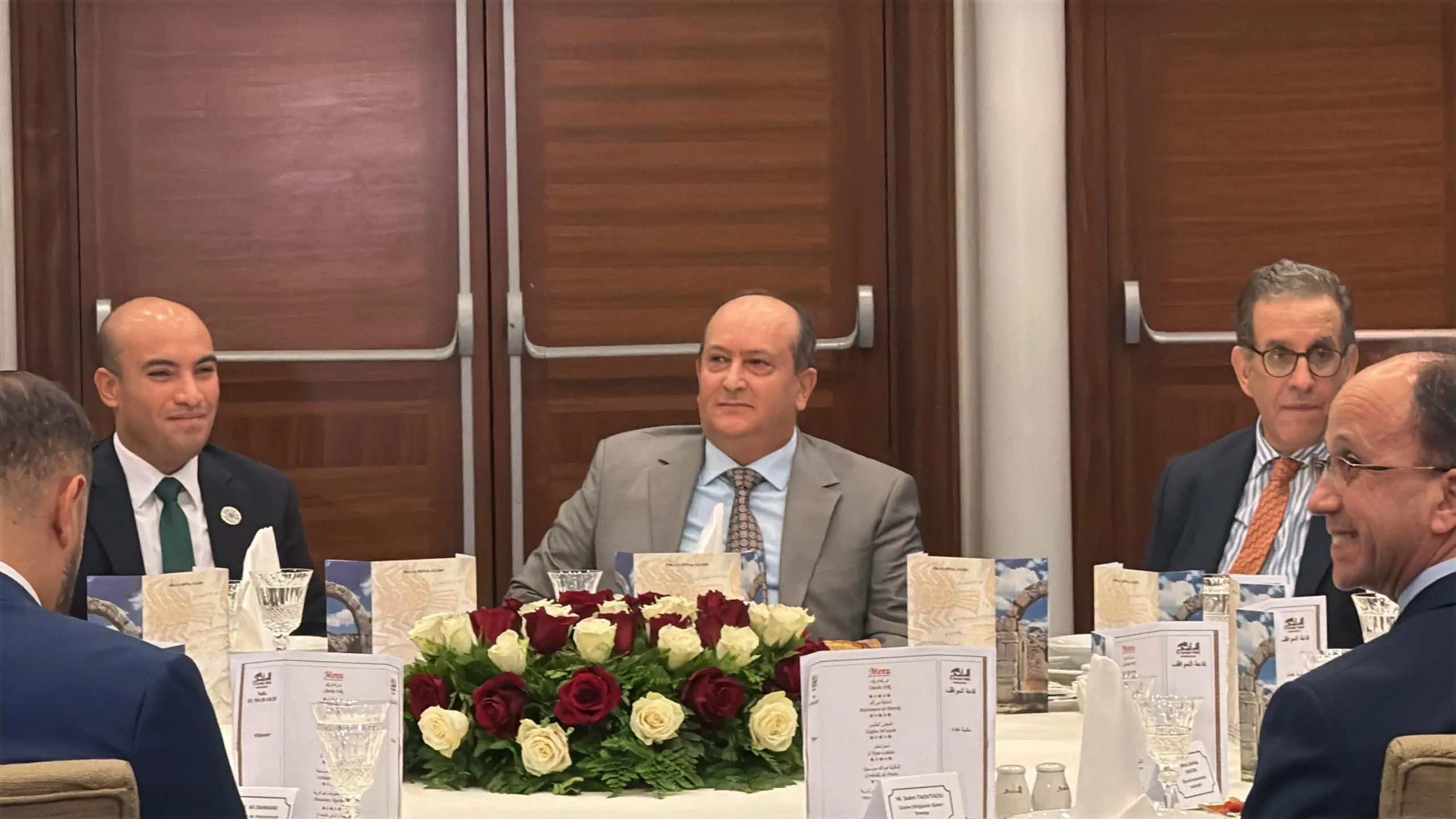 الحكومة تشيد بكفاءات الجالية الجزائرية لتحقيق تصنيع السيارات