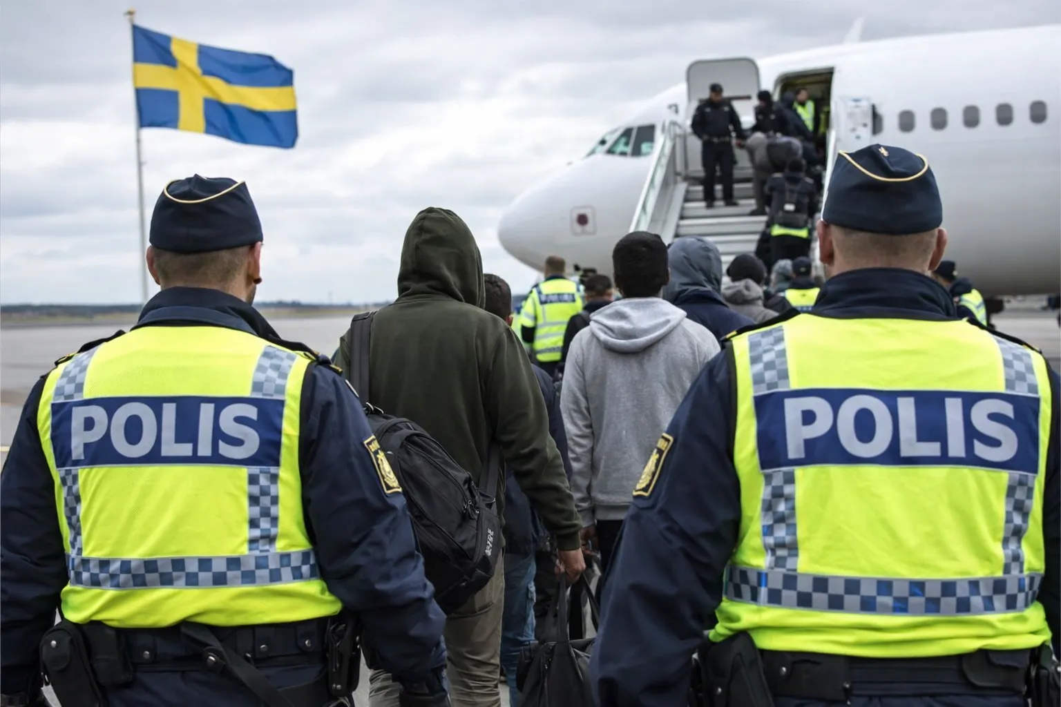 السويد نحو الترحيل: استهداف المهاجرين غير الملتزمين