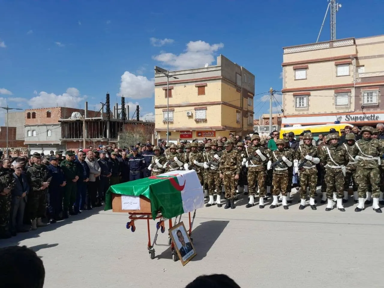 تبسة: تشييع جثامين 3 من شهداء تحطم الطائرة العسكرية