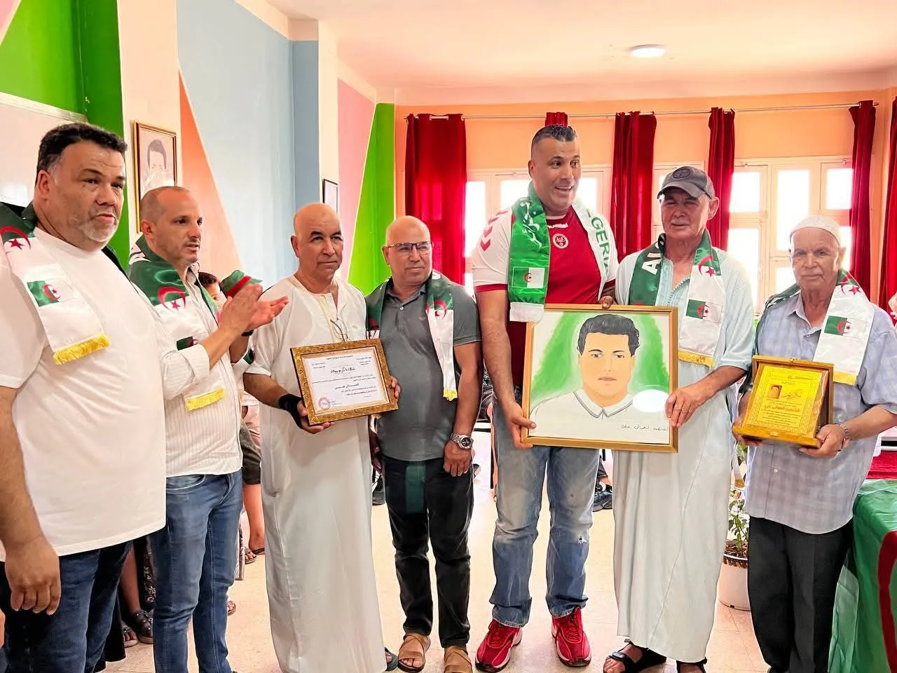 بالصور.. تكريم عائلة الشهيد العمالي علي في دار الشباب بأولاد موسى