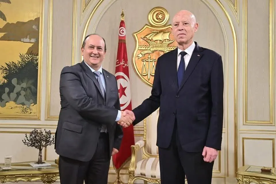 الوزير الأول يُستقبل من طرف الرئيس التونسي