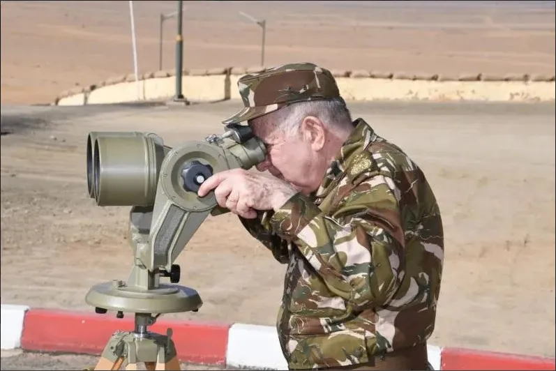 الفريق أول شنقريحة يشرف على تنفيذ تمرين تكتيكي بالذخيرة الحية “إعصار 2026”