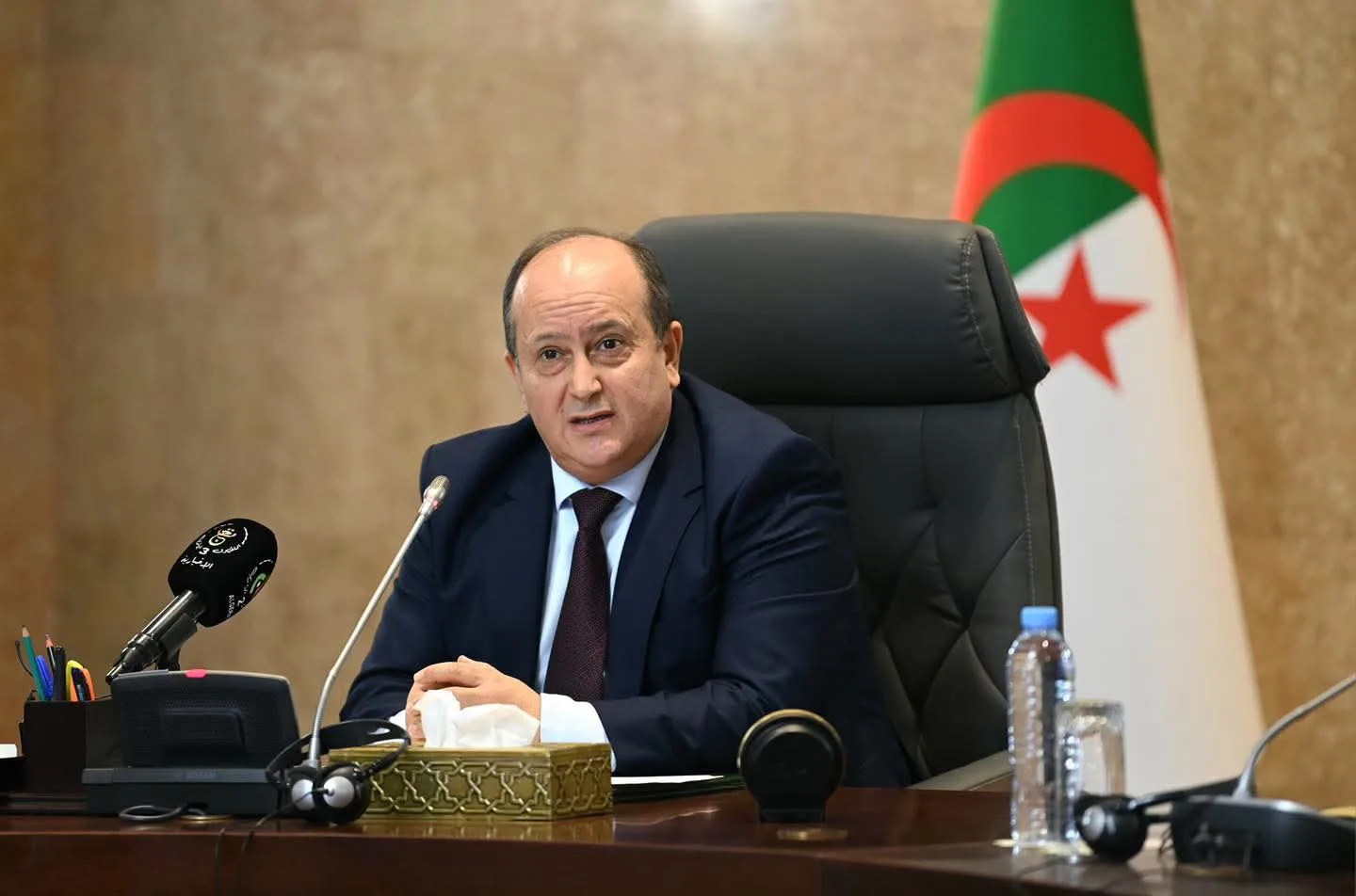 الوزير الأول يشرف على تنصيب اللجنة الوزارية المشتركة لإعداد قانون السكن بالمناطق الغابية
