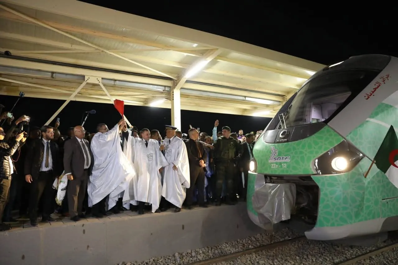 بالصور.. وفد وزاري يشرف على تدشين محطة القطار الجديدة للمسافرين بتندوف