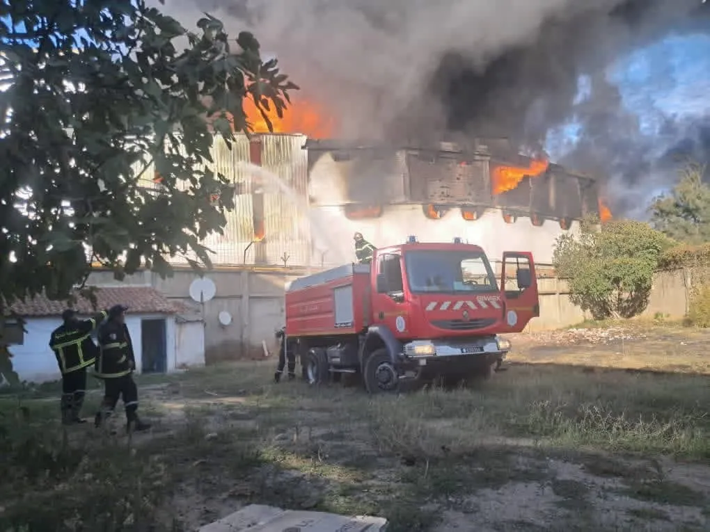 اندلاع  حريق في مصنع بالعاصمة