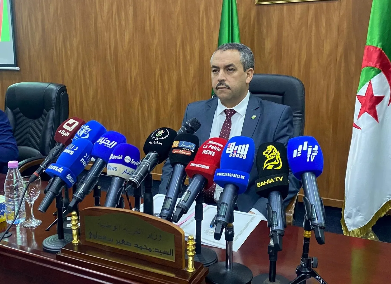 سعداوي: غير مقبول مدير مدرسة ابتدائية يبحث عن وساطة لمقابلة مدير التربية