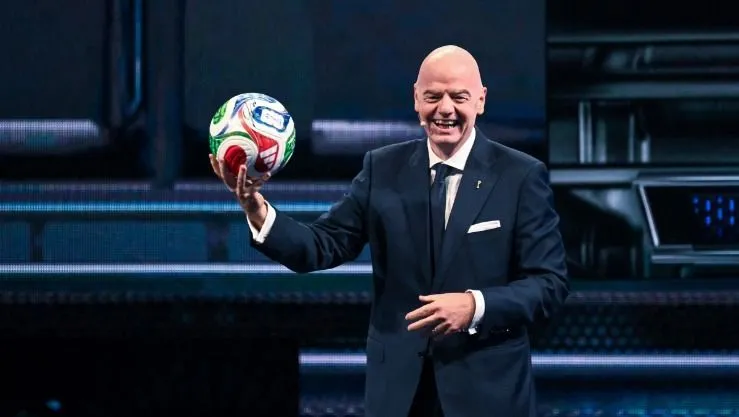 الفيفا تطلق جائزة للسلام