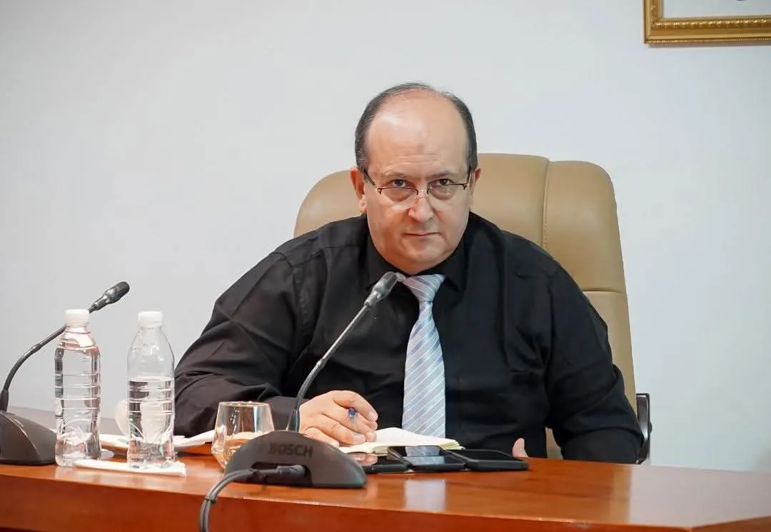 الوزير الأول بالنيابة يترأس اجتماعا للحكومة