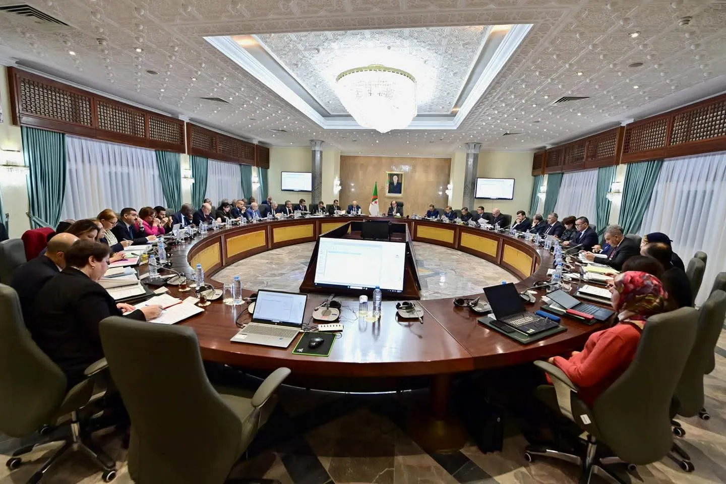 ملفات هامة على طاولة الوزير الأول