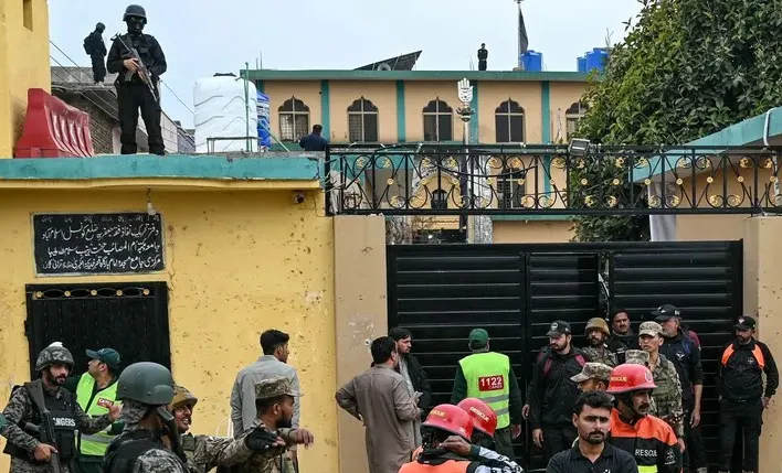 انفجار دموي يضرب مسجد خديجة الكبرى في باكستان
