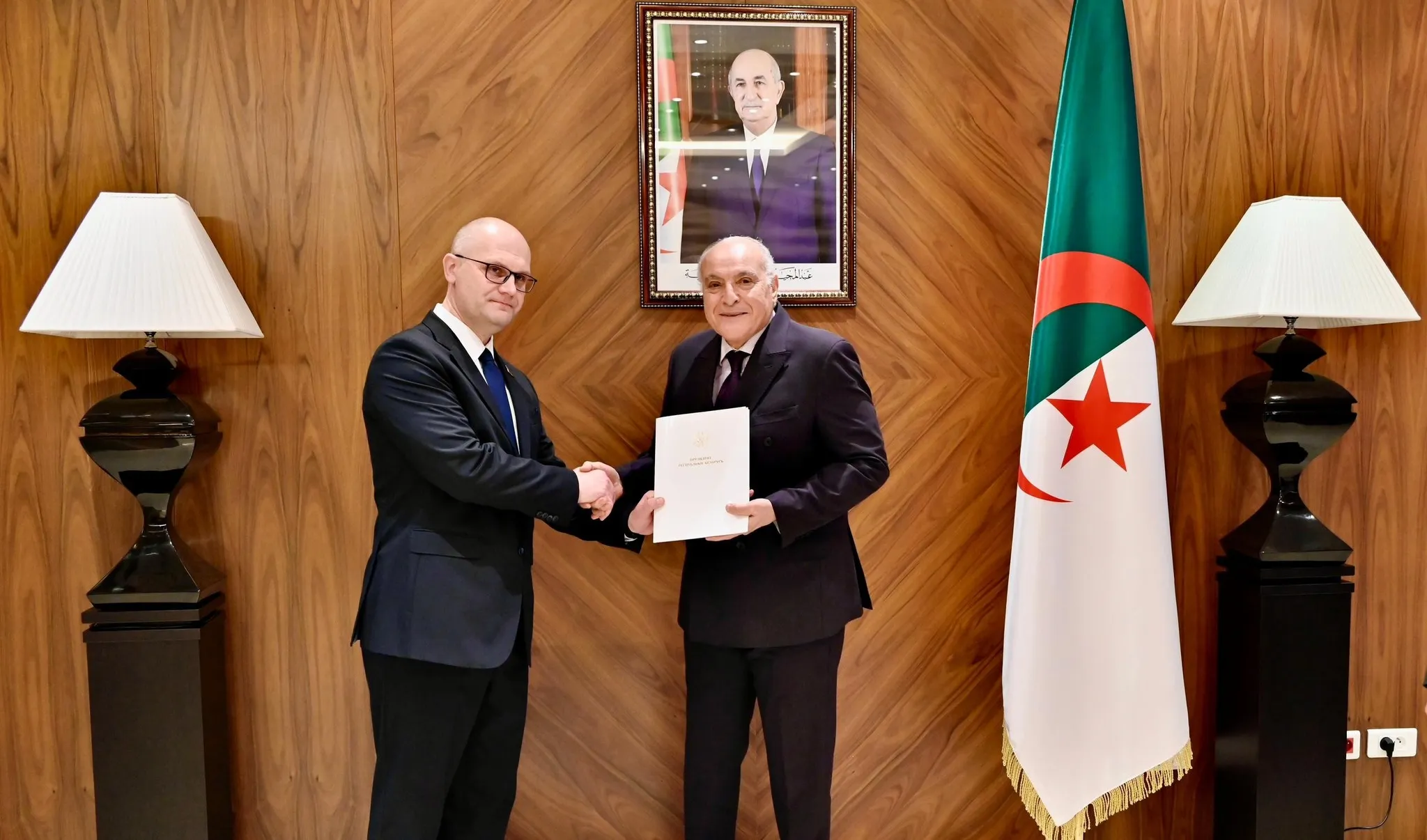 عطاف يستقبل سفير جمهورية بيلاروس الجديد