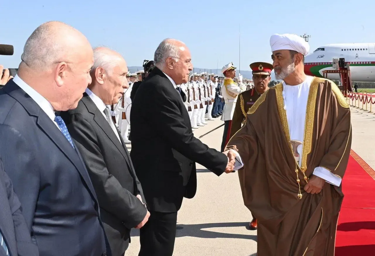سلطان عمان يترحم على أرواح شهداء الثورة التحريرية