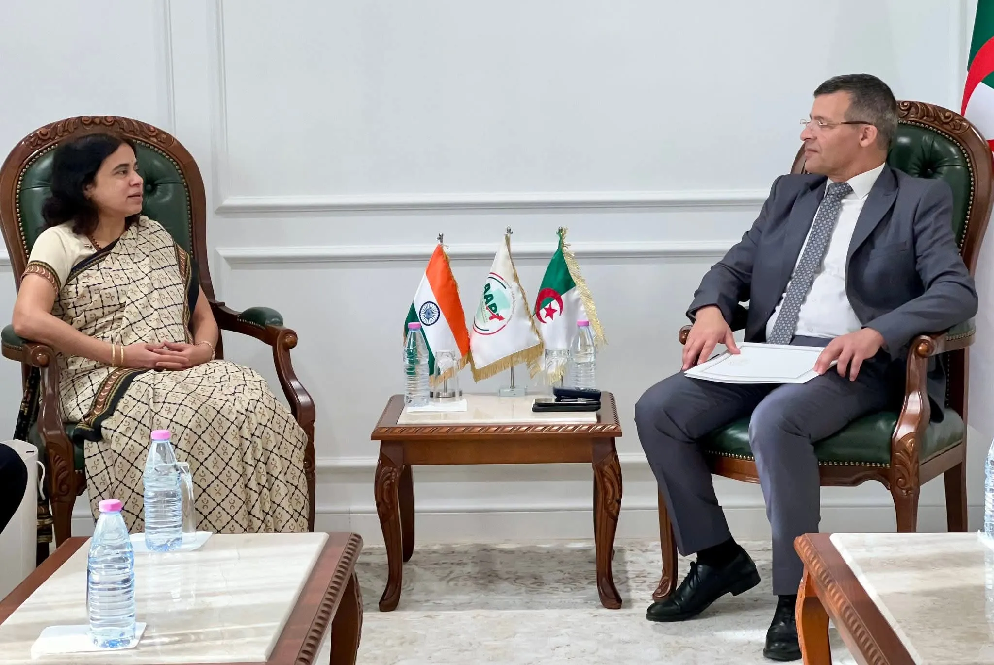 ركاش يبحث سبل تعزيز التعاون الاقتصادي والاستثماري بين الجزائر والهند